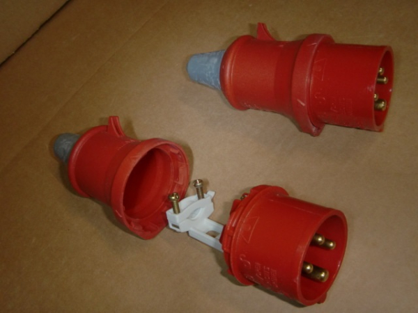 27 CEE-Stecker 16A 4-pol. 6h 400V 50/60Hz rot